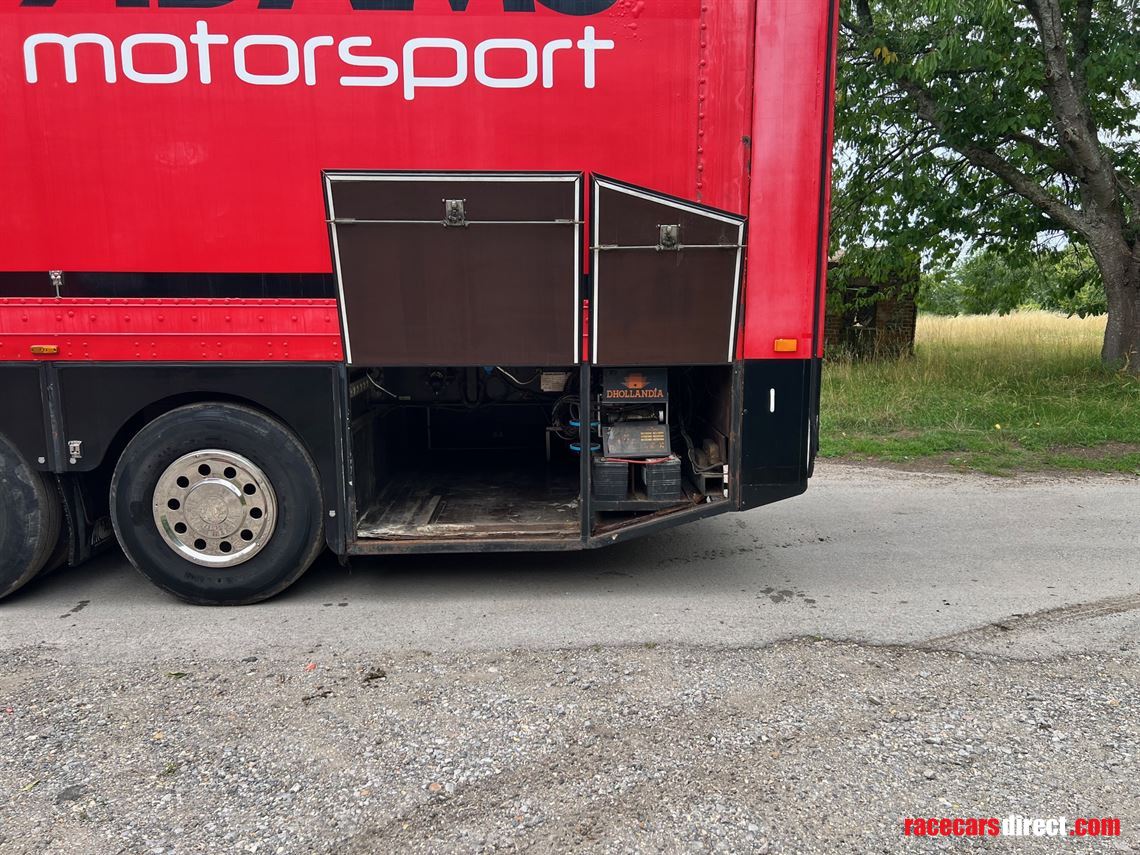 race-trailer-4-5-cars-with-hospitality-and-st