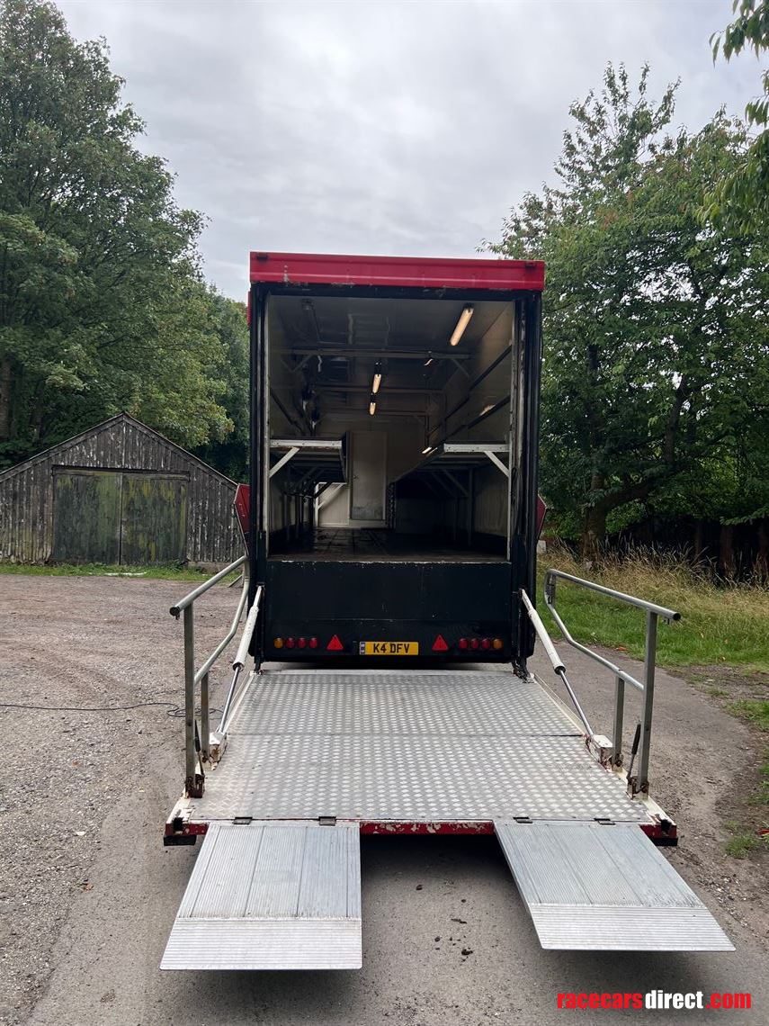 race-trailer-4-5-cars-with-hospitality-and-st