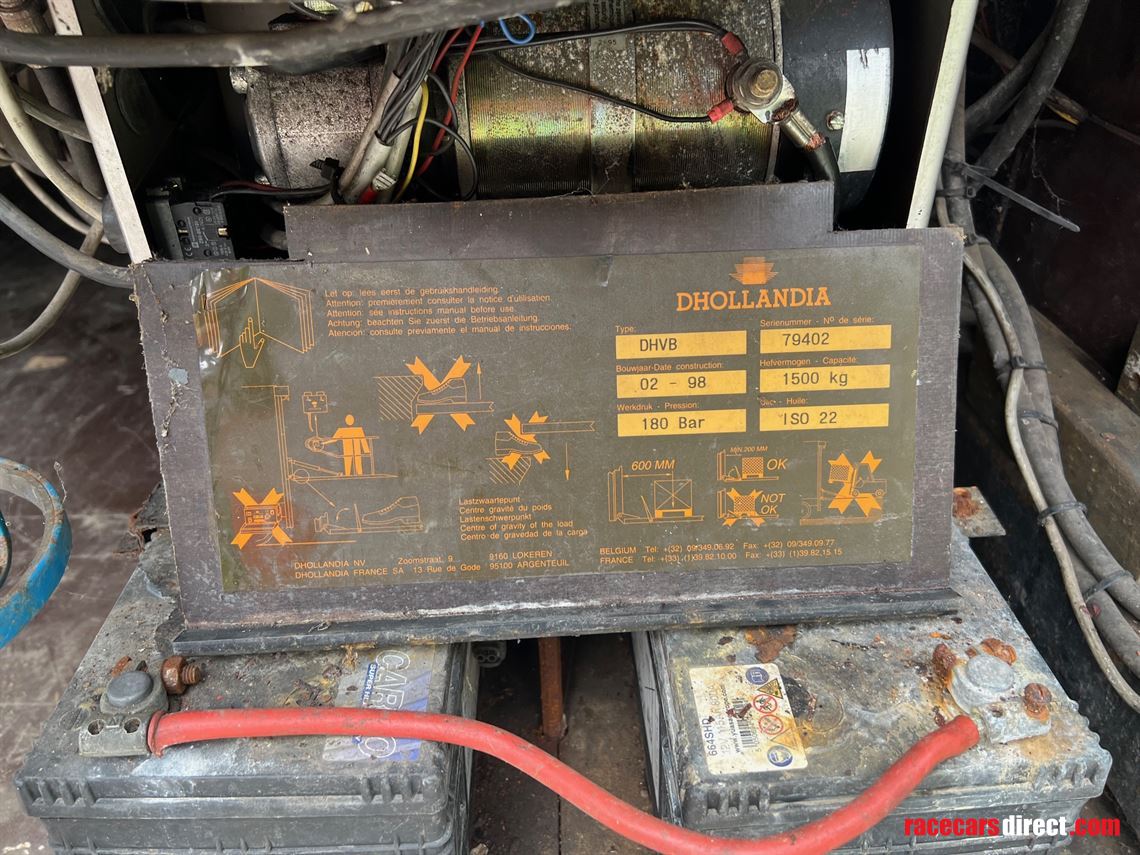 race-trailer-4-5-cars-with-hospitality-and-st