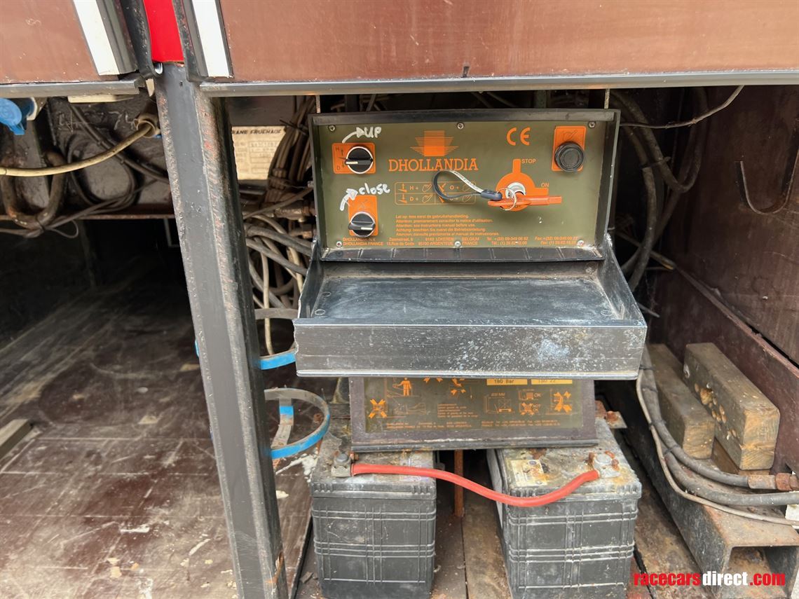 race-trailer-4-5-cars-with-hospitality-and-st