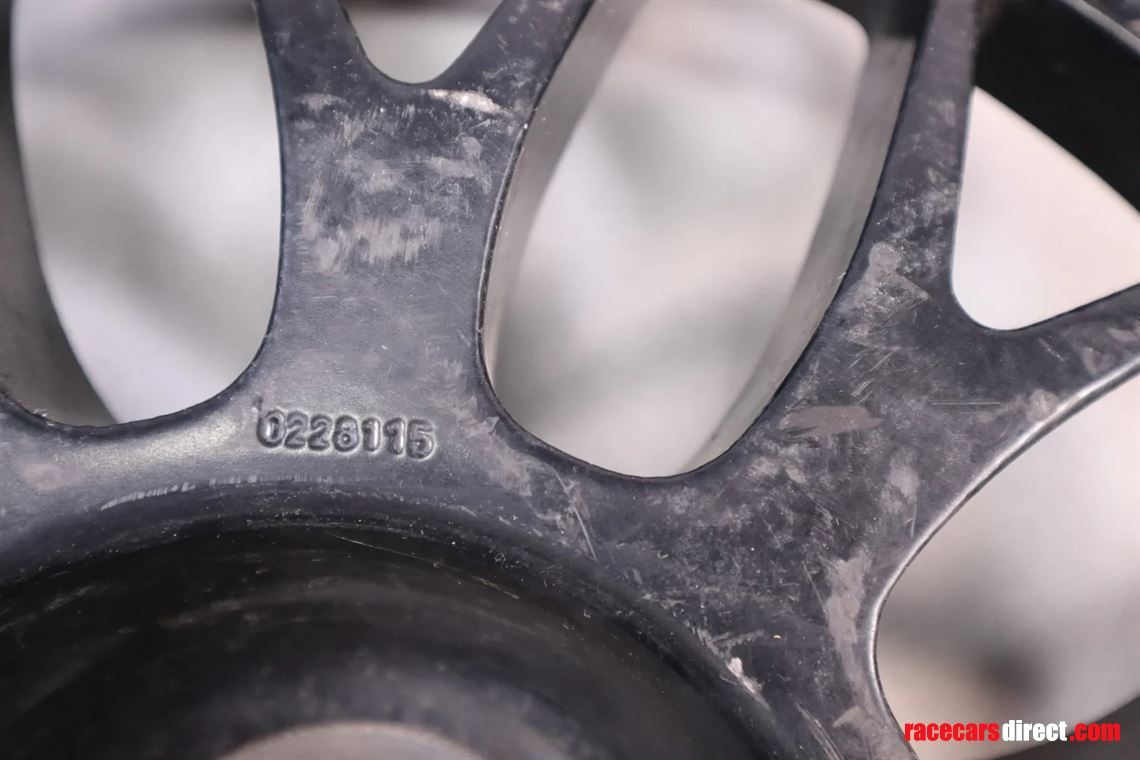 mclaren-f1-gtr-inner-wheel-stars-for-three-pi