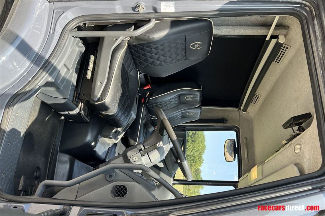 hr-race-transporter-motorhome-with-garage