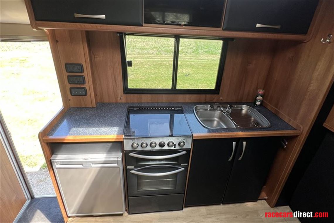 hr-race-transporter-motorhome-with-garage