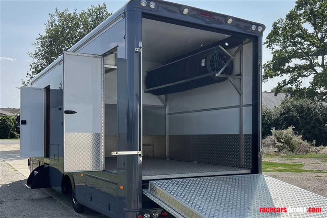 hr-race-transporter-motorhome-with-garage
