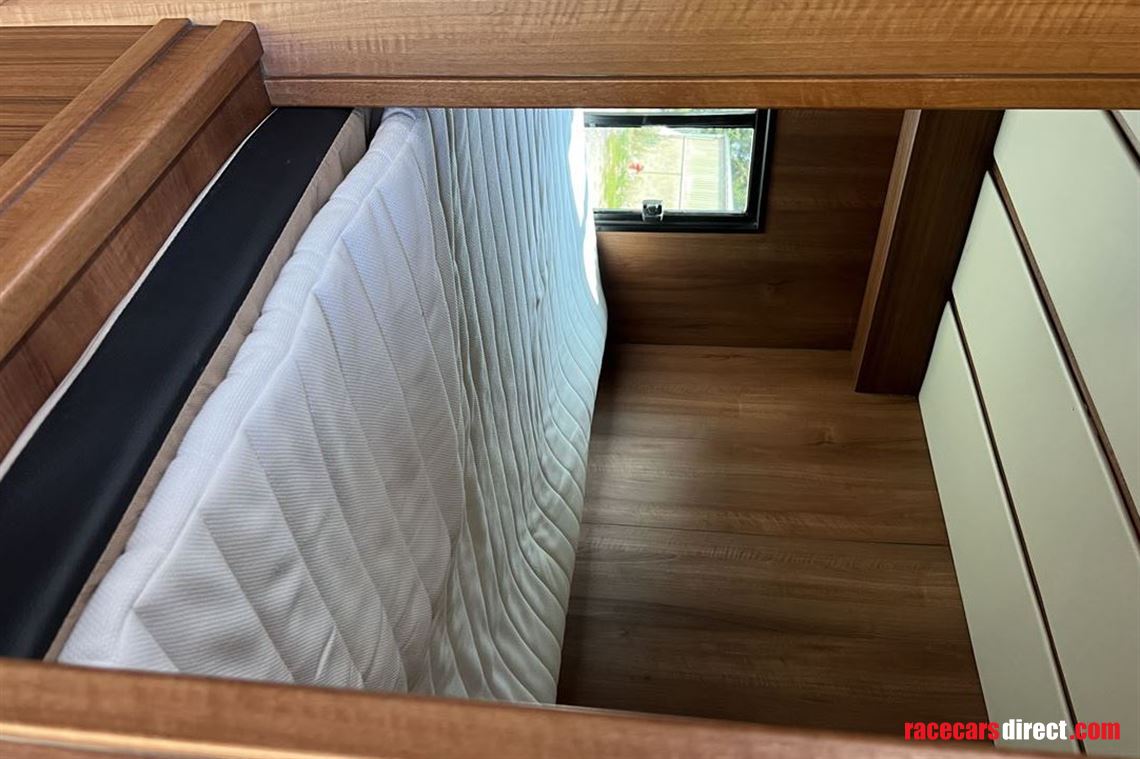 hr-race-transporter-motorhome-with-garage