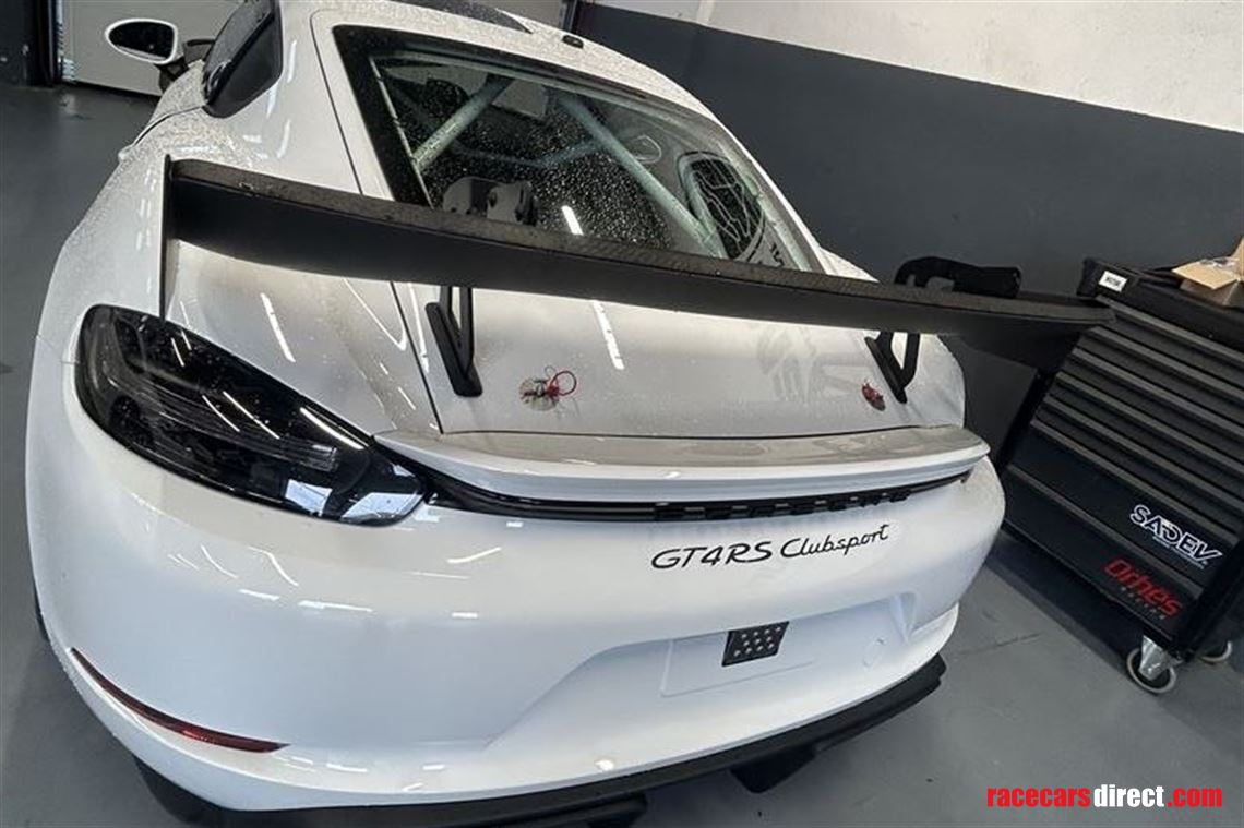 2024-porsche-718-gt4-rs-cs