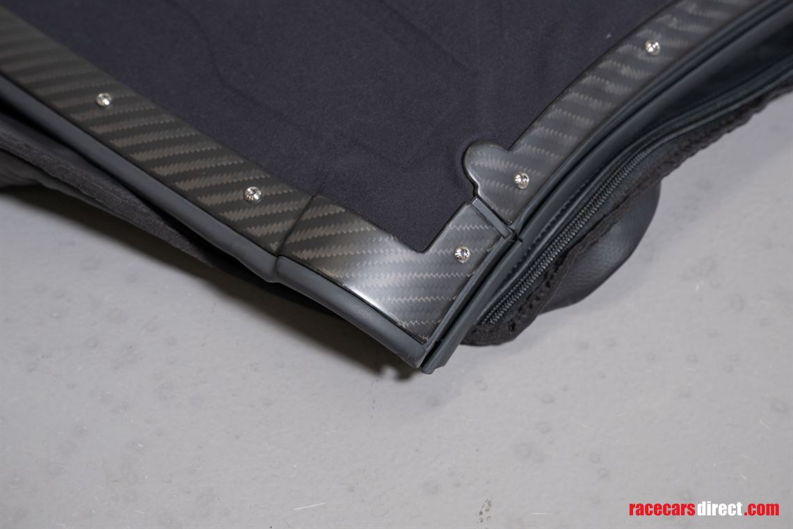 pagani-huayra-roadster-carbon-fibre-roof-acce