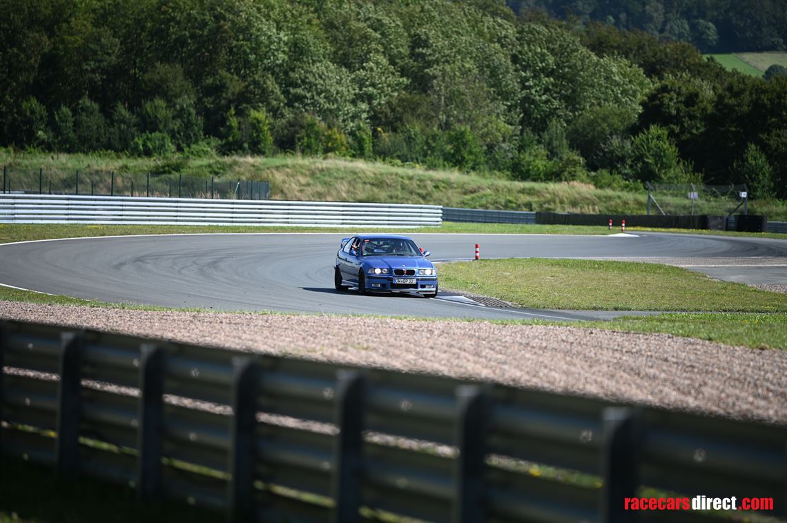 bmw-m3-e36-32l-coupe-s50b32