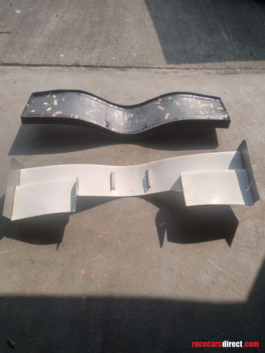 toro-rosso-str3-front-wing-and-mould