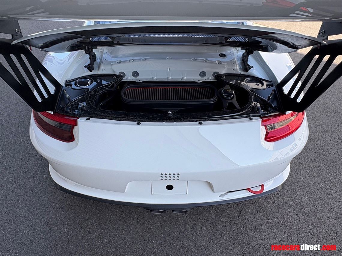 porsche-9912-cup-my-2018-63-h-overall-running