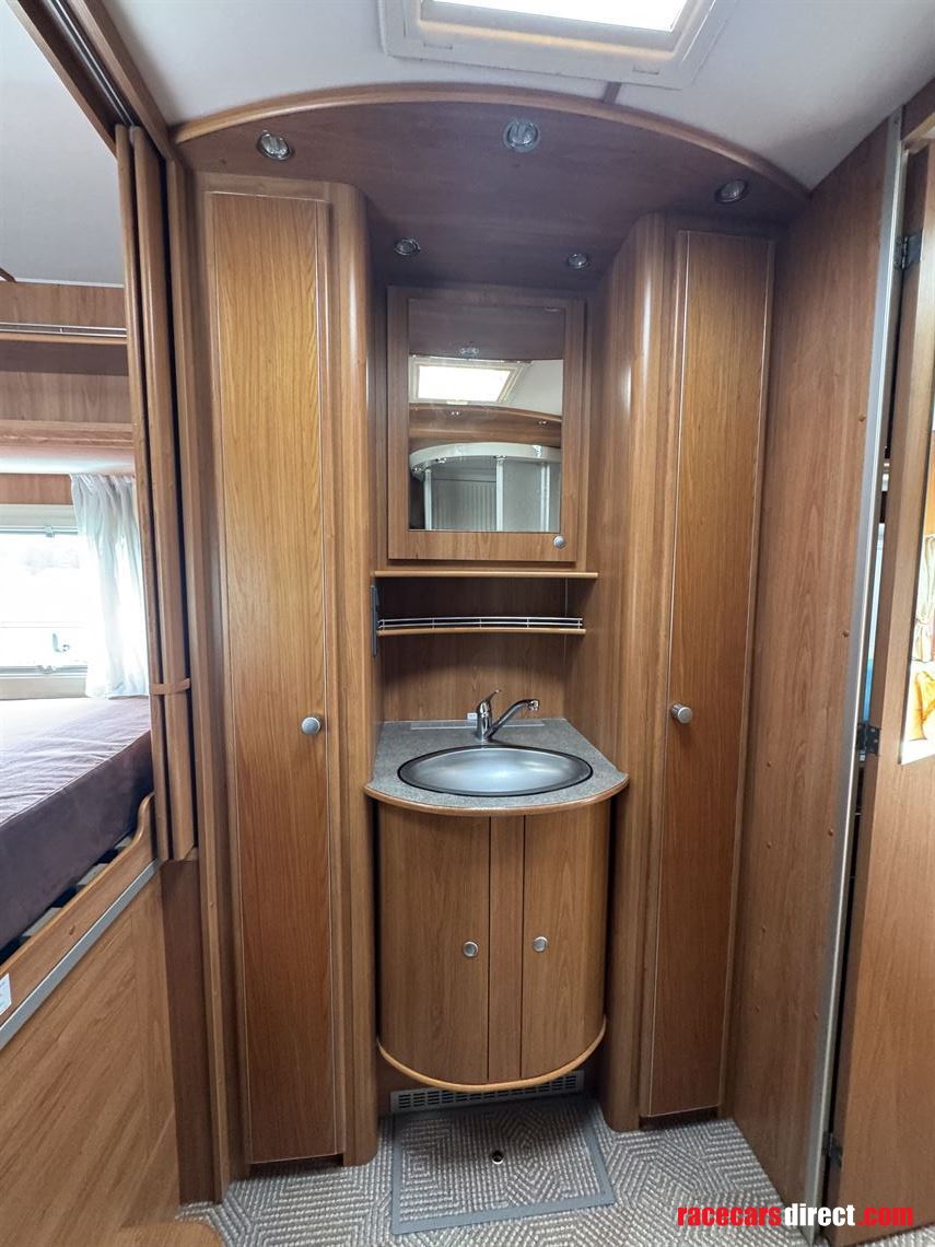 dethleffs-9800-xxl-motorhome