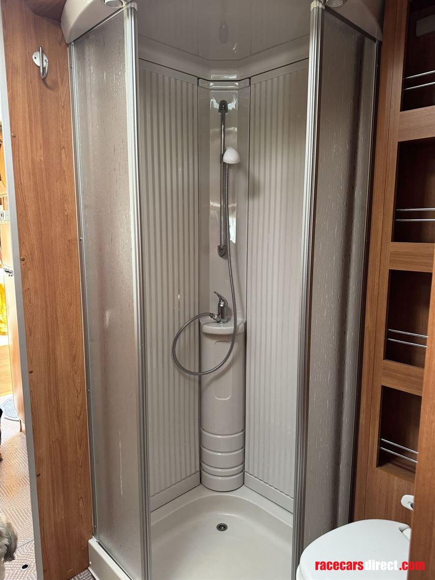 dethleffs-9800-xxl-motorhome