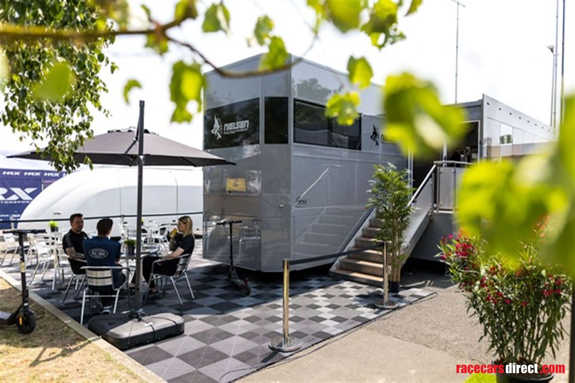 stunning-hospitality-unit