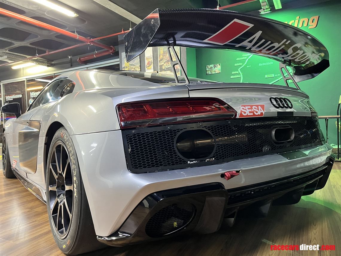 2022-audi-sport-r8-gt4-lms-evo-2-only-9000-km