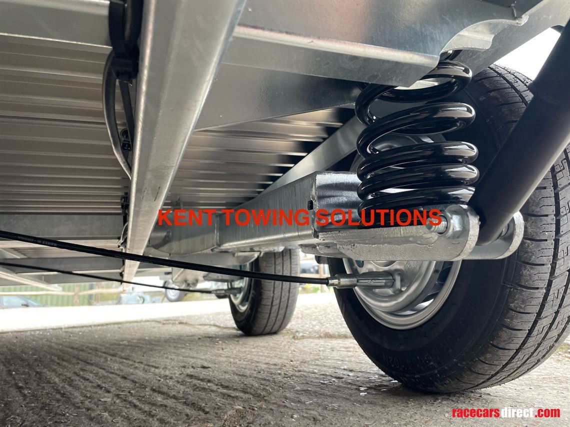 debon-c2000-55-x-22m-enclosed-car-transporter