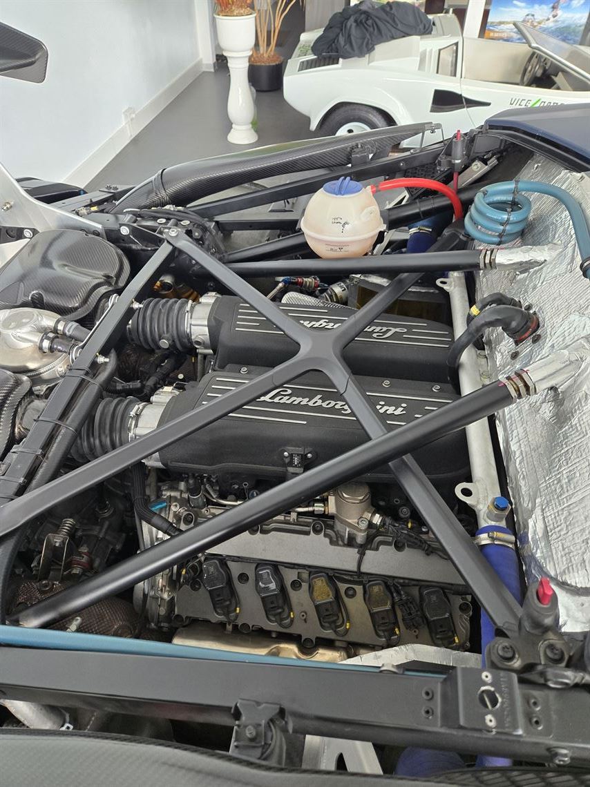 lamborghini-huracan-super-trofeo-2016-low-mil