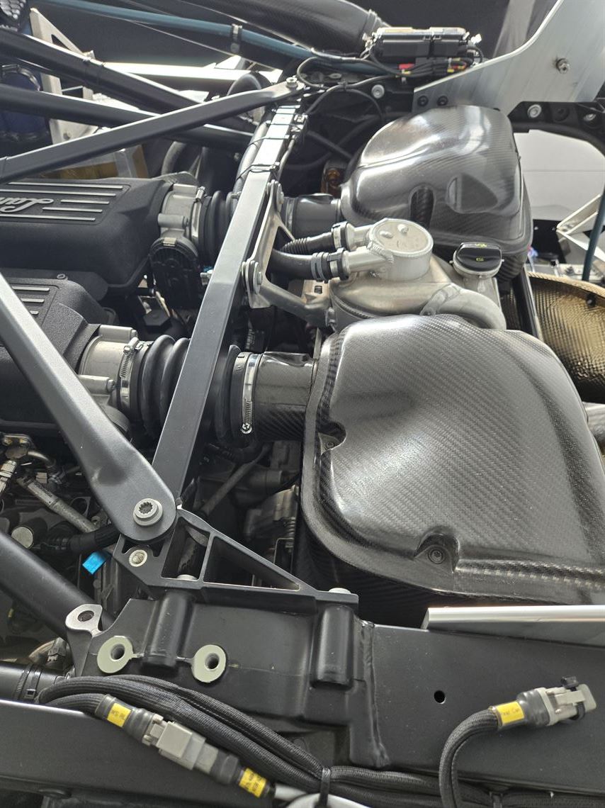 lamborghini-huracan-super-trofeo-2016-low-mil