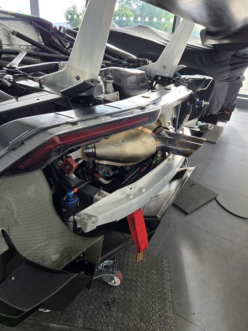 lamborghini-huracan-super-trofeo-2016-low-mil