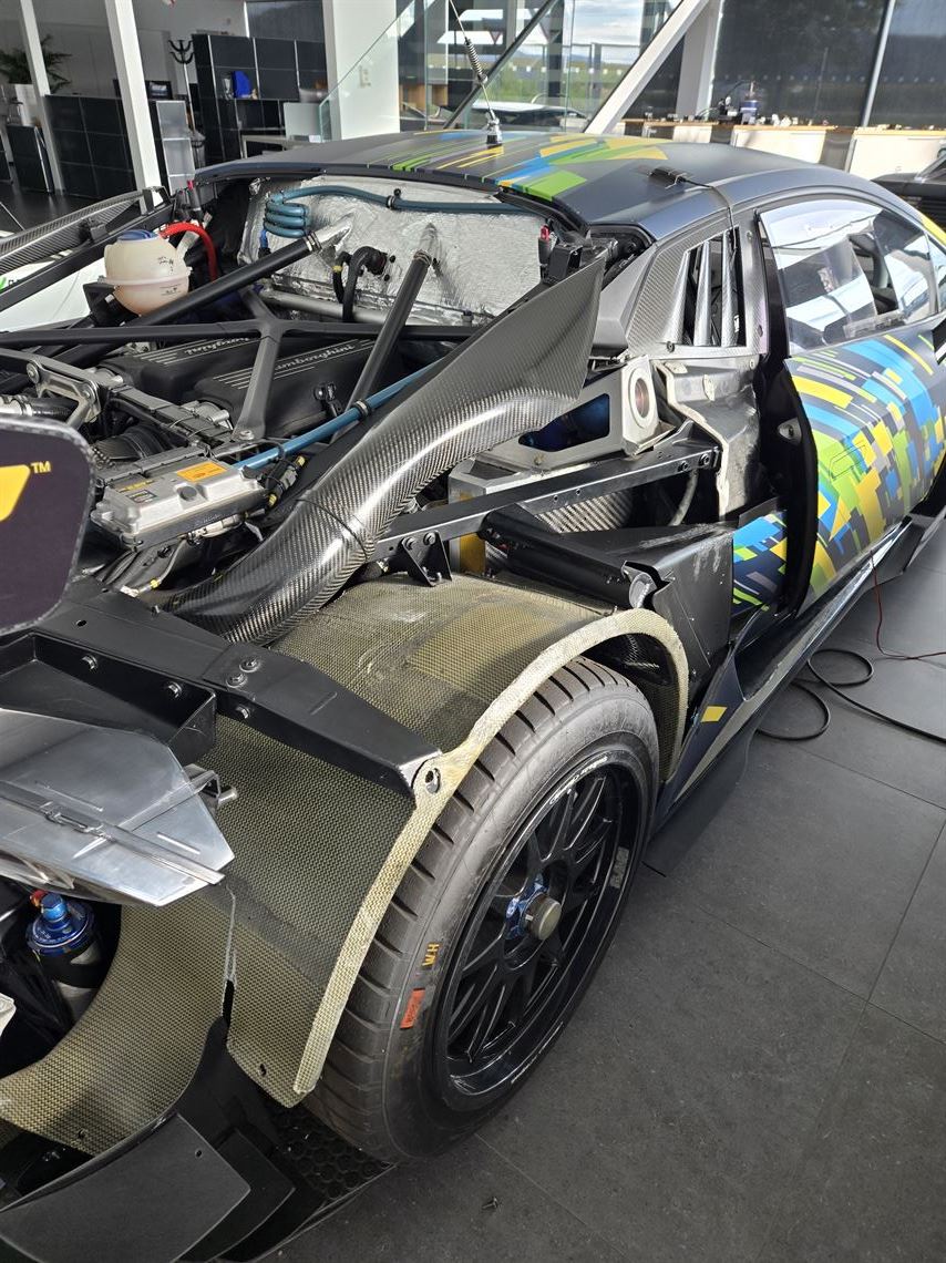 lamborghini-huracan-super-trofeo-2016-low-mil