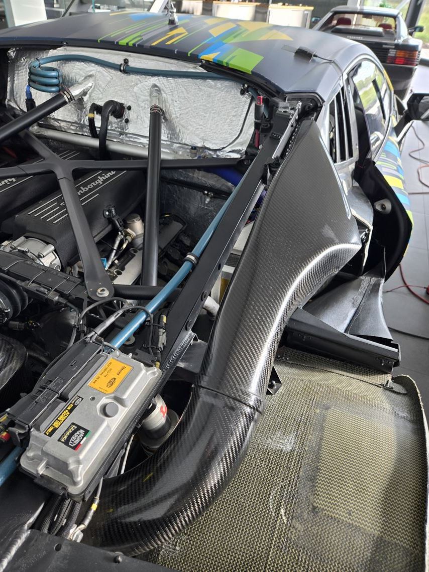 lamborghini-huracan-super-trofeo-2016-low-mil