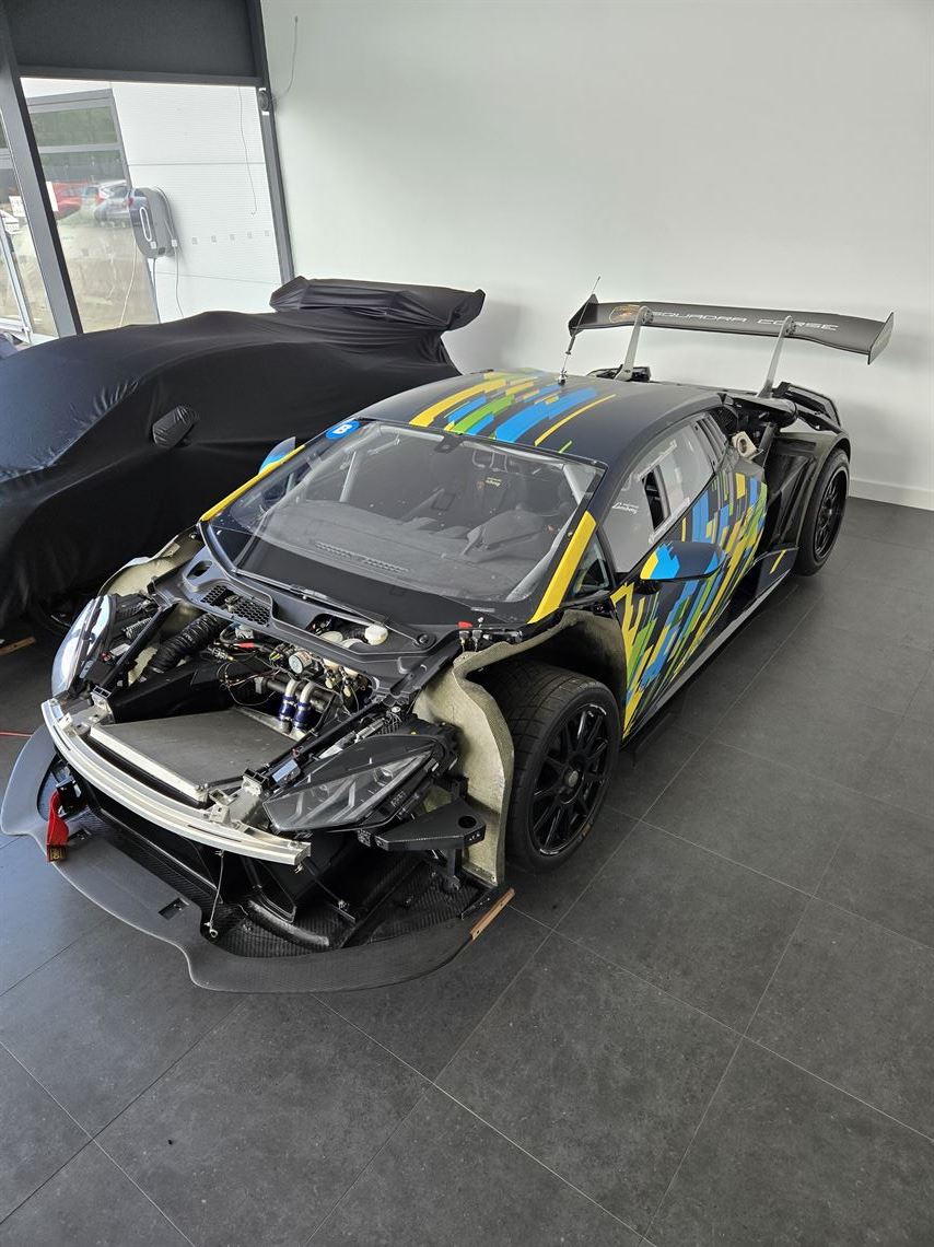 lamborghini-huracan-super-trofeo-2016-low-mil