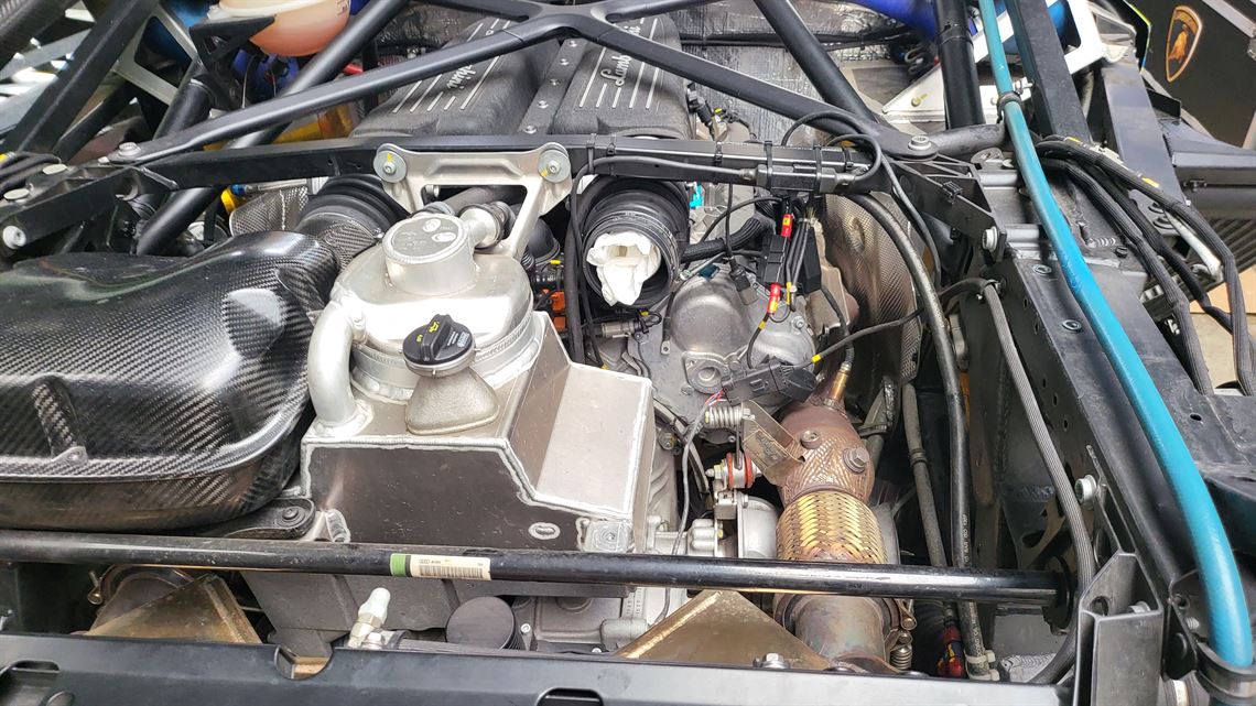 lamborghini-huracan-super-trofeo-2016-low-mil