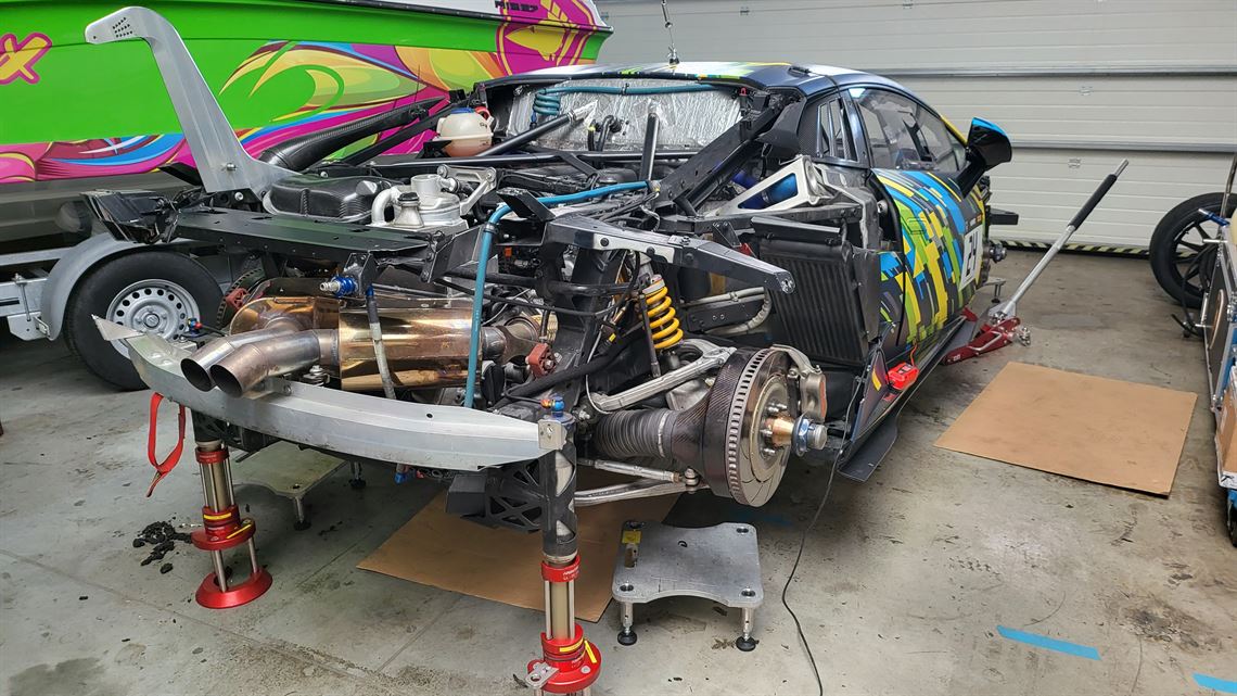 lamborghini-huracan-super-trofeo-2016-low-mil