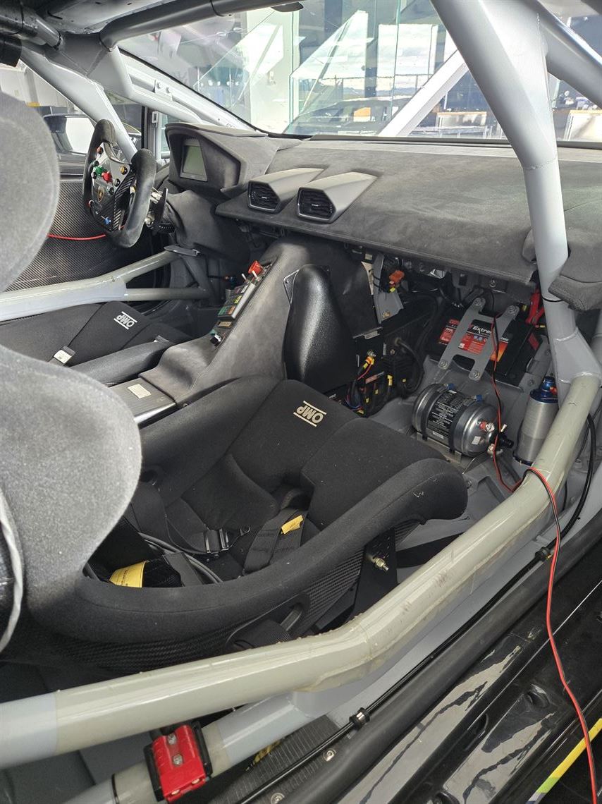 lamborghini-huracan-super-trofeo-2016-low-mil