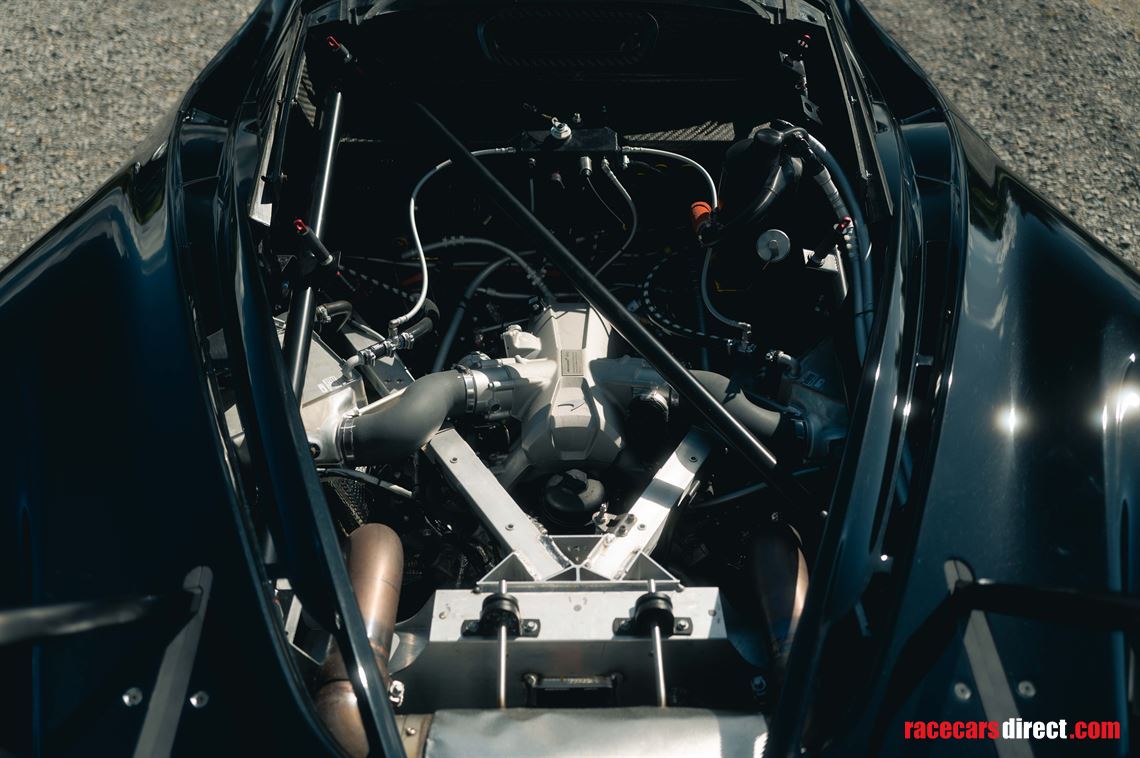 2020-mclaren-720s-gt3x---chassis-1-of-15