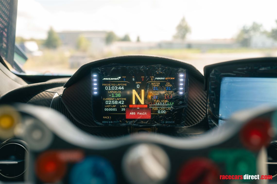 2020-mclaren-720s-gt3x---chassis-1-of-15