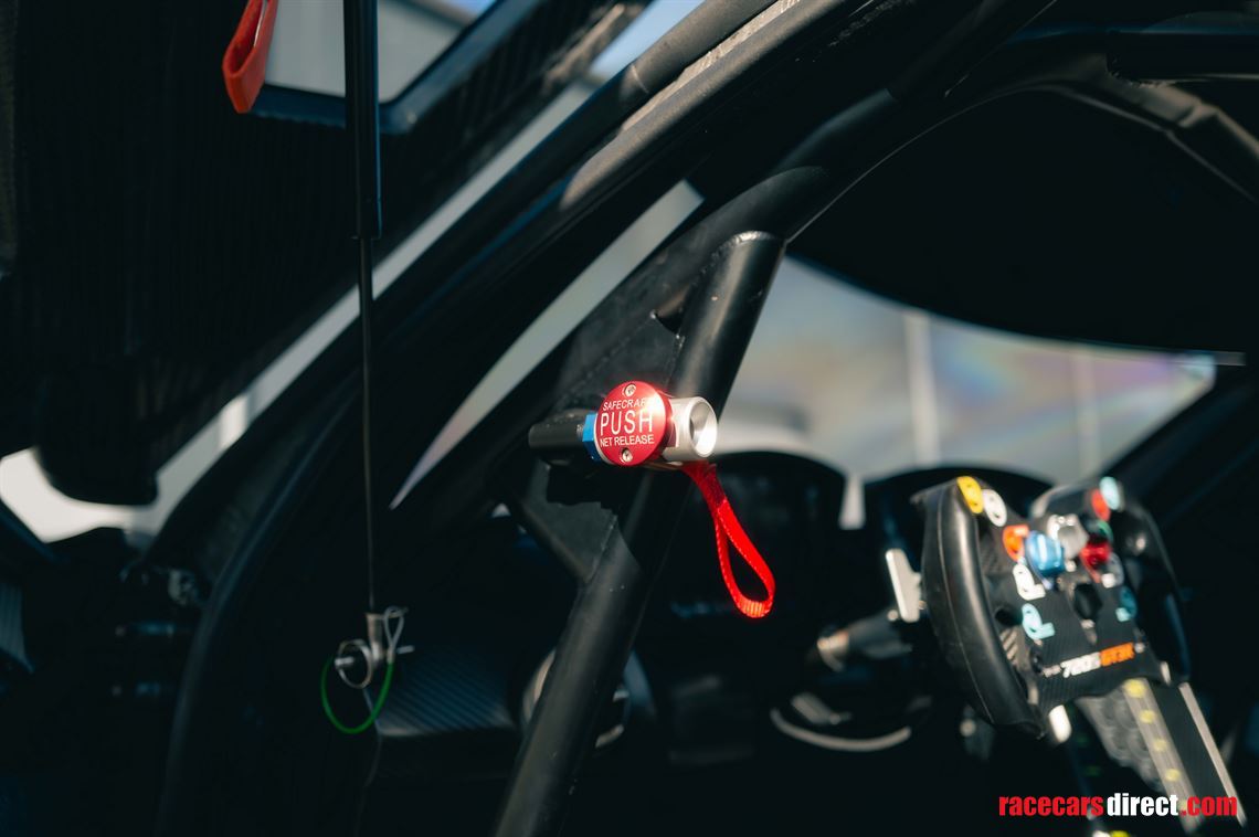 2020-mclaren-720s-gt3x---chassis-1-of-15