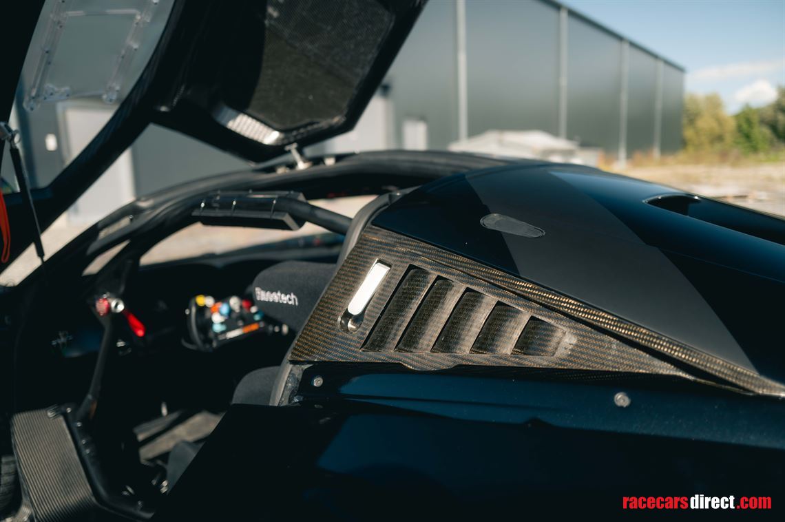 2020-mclaren-720s-gt3x---chassis-1-of-15