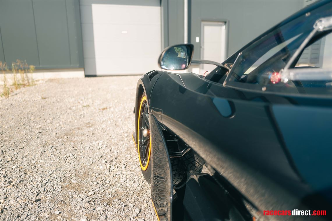 2020-mclaren-720s-gt3x---chassis-1-of-15