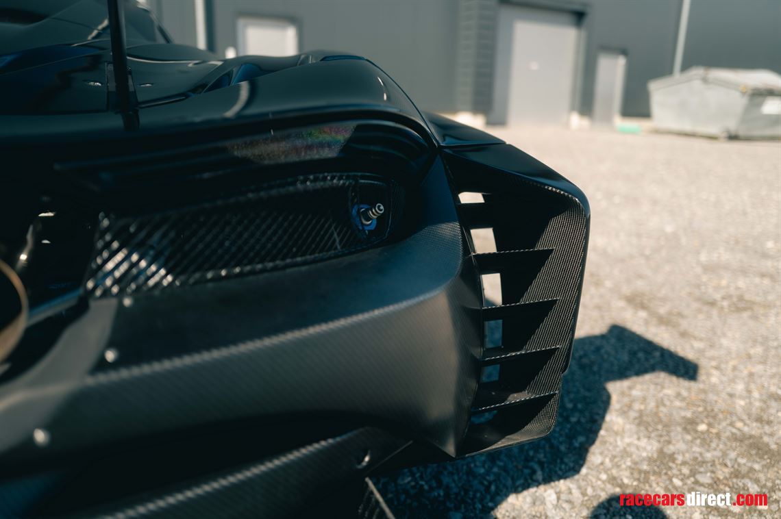 2020-mclaren-720s-gt3x---chassis-1-of-15