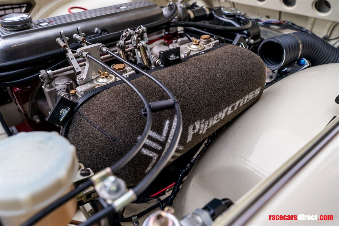 1964-triumph-tr4-race-car