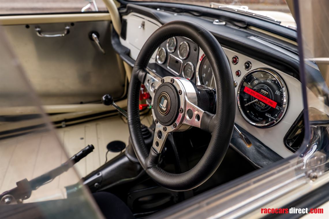 1964-triumph-tr4-race-car