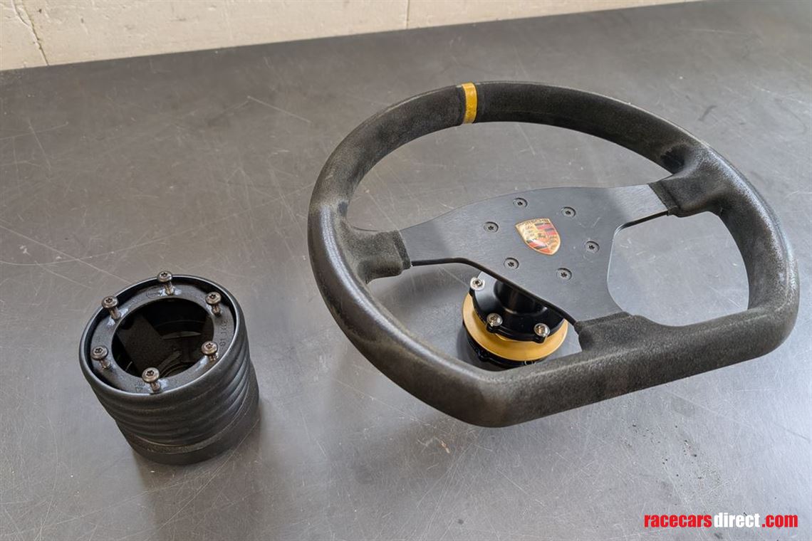 steering-wheel-porsche-991-cup-with-hub