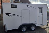 enclosed-trailer-and-accommodation