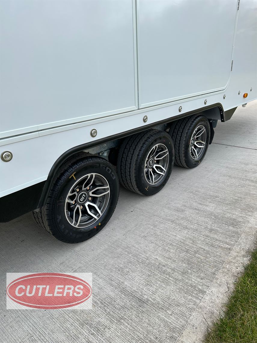 brian-james-race-transporter-7-rt7