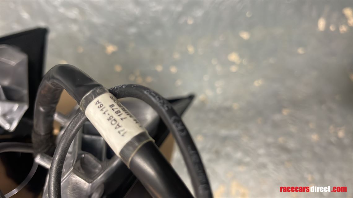 aston-martin-gt4-mirrors