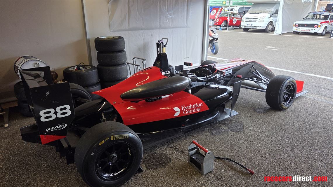 dallara-f317-toyota-piedrafita-34mm-ex-kvyat