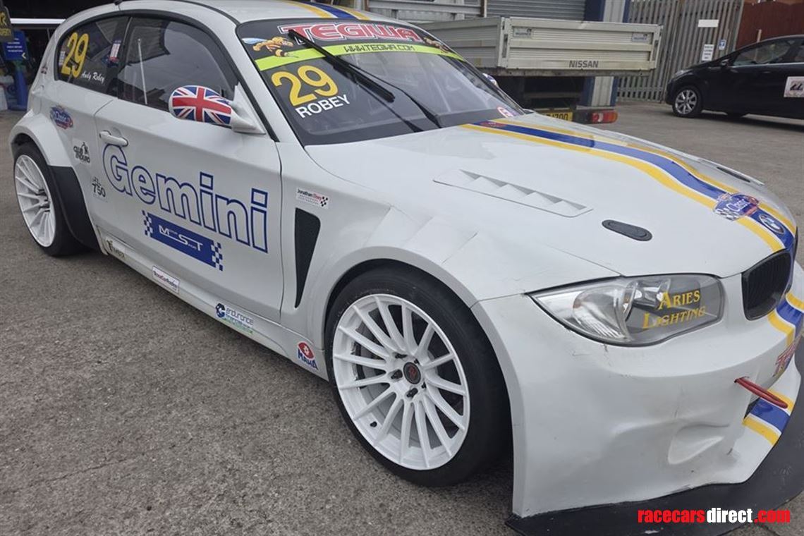 bmw-1-series-race-car-may-split