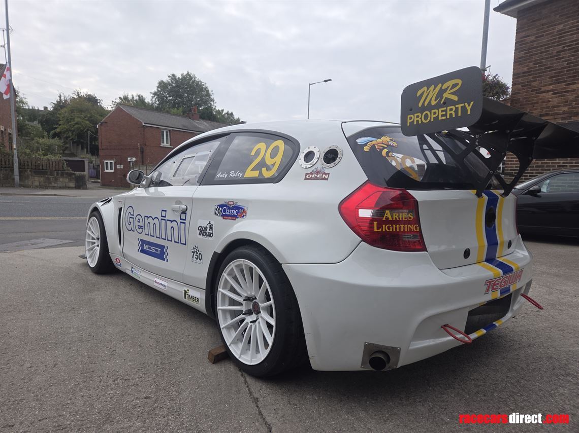 bmw-1-series-race-car-may-split