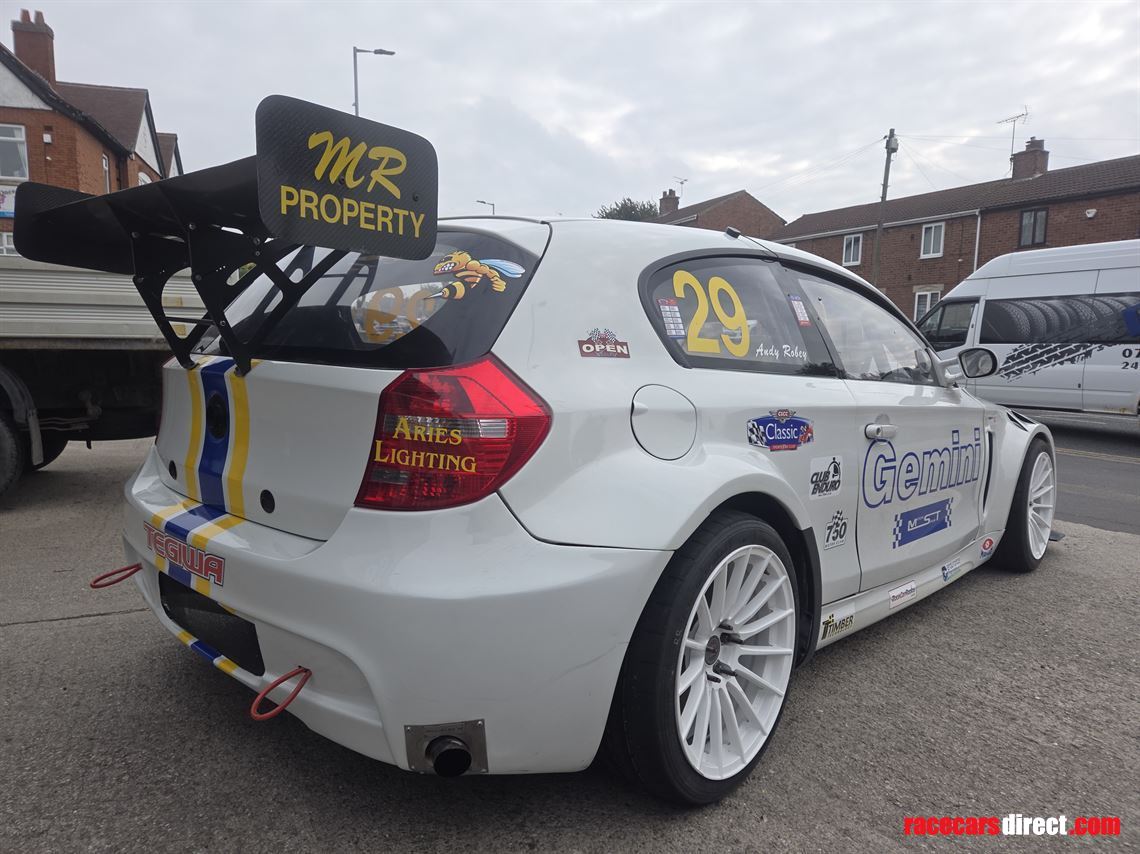 bmw-1-series-race-car-may-split