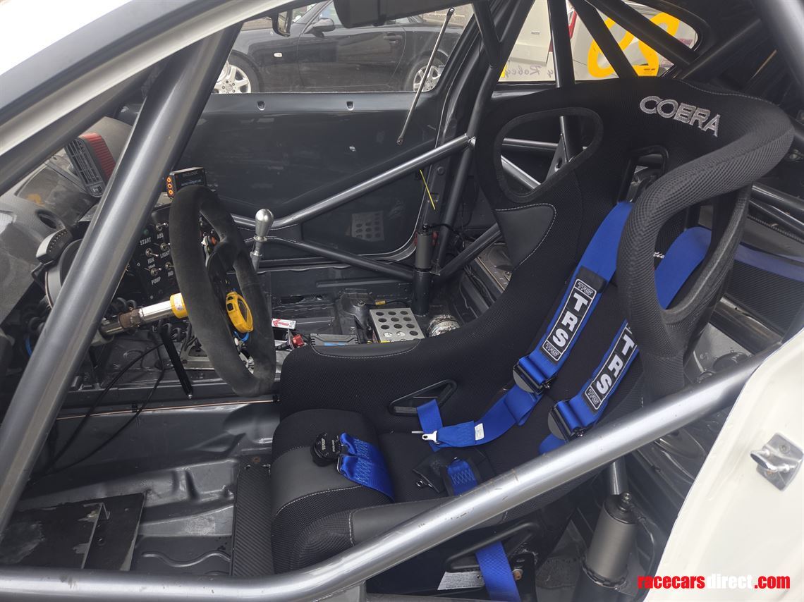 bmw-1-series-race-car-may-split