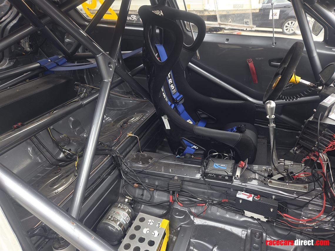 bmw-1-series-race-car-may-split