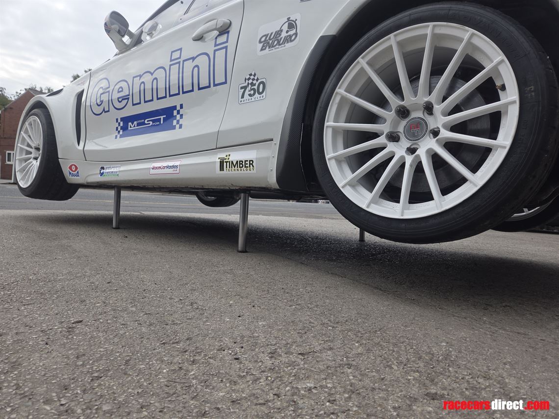 bmw-1-series-race-car-may-split