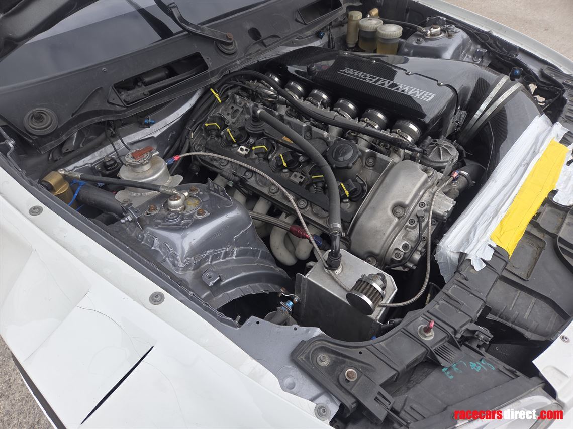 bmw-1-series-race-car-may-split