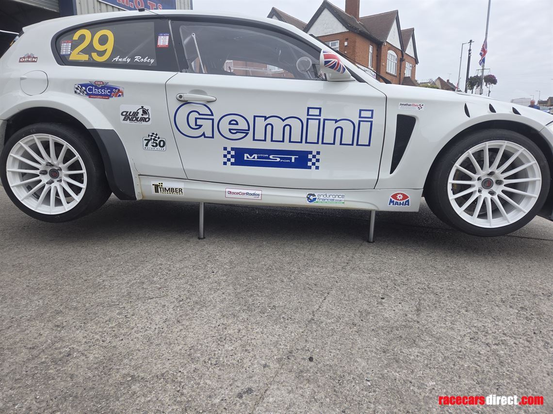 bmw-1-series-race-car-may-split