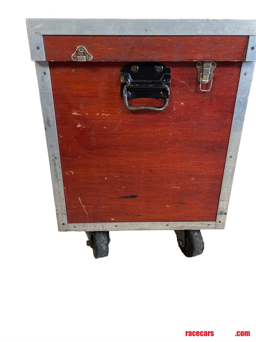 intercom-swi-scales-flight-case